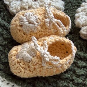 100% Cotton Crochet newborn Baby Booties - Yellow and Cream